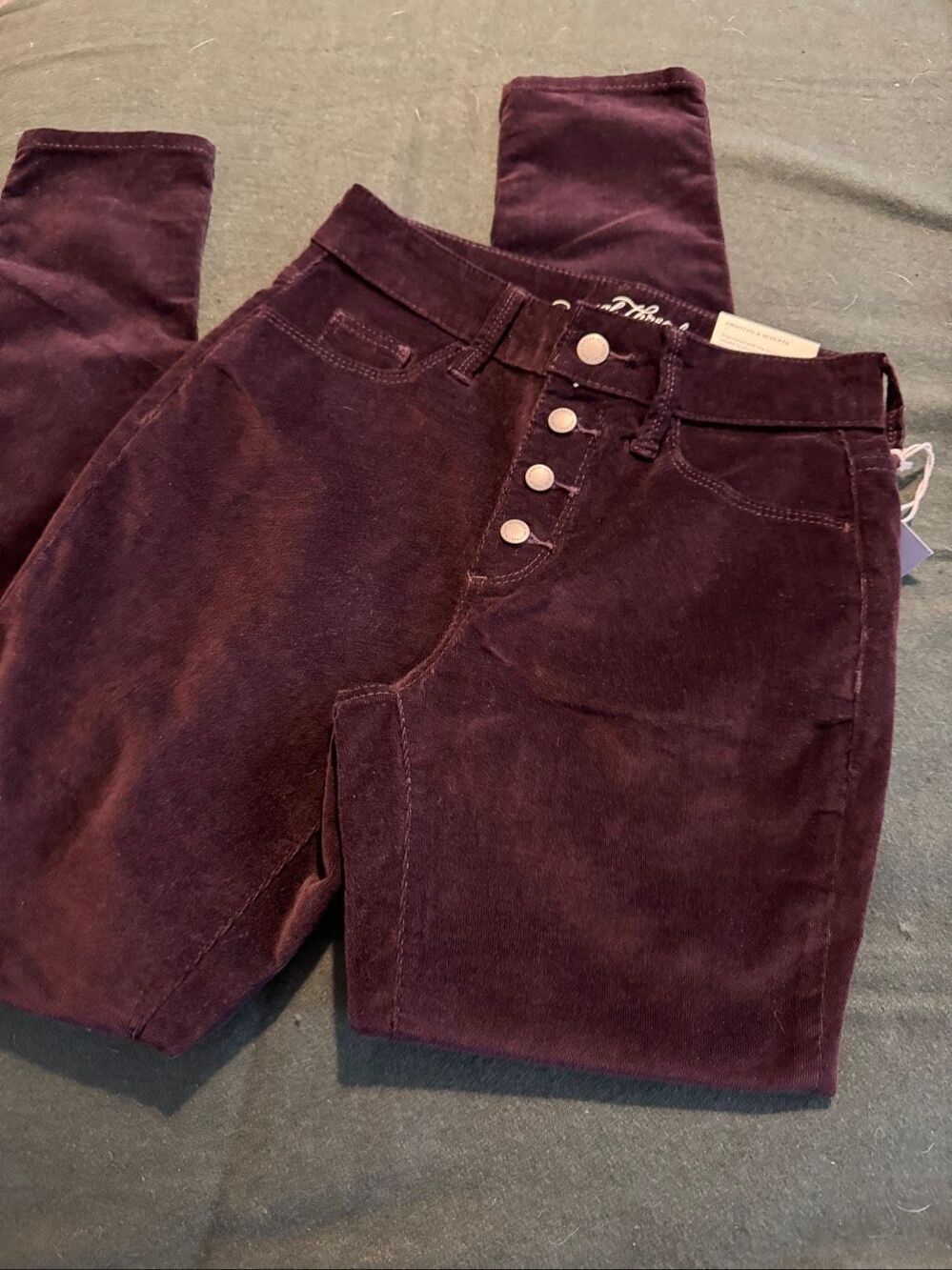 NWT Universal Thread Women's High Rise Corduroy Skinny Jeans Burgundy Size 00